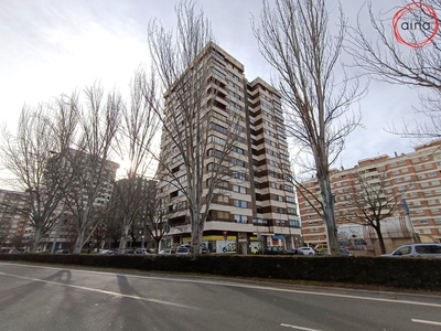 Alquiler de piso con terraza en Iturrama, Azpilagaña (Pamplona), Iturrama