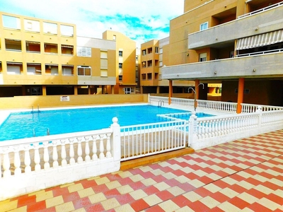 Alquiler de piso en calle Del Llobarro de 3 habitaciones con terraza y piscina