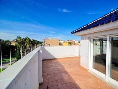 Ático en venta en Zona Concordia de 3 habitaciones con terraza y garaje