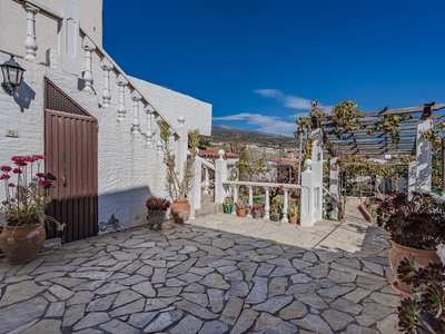 Casa Aislada en venta. Preciosa antigua casa restaurada con jardín con arboles frutales en núcleo urbano de Granadilla de Abona.