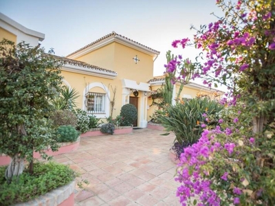 Chalet en venta en Los Naranjos, Marbella