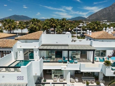 Dúplex ático en venta en Lomas de Marbella Club-Puente Romano, Marbella