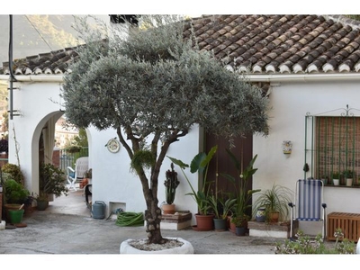 FINCA EN TOLOX CON VISTAS IMPRESIONANTES AL PUEBLO