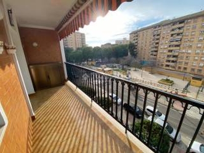 Piso de cuatro habitaciones entreplanta, El Plantinar-El Juncal-Avenida de la Paz, Sevilla