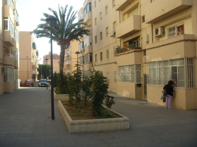 Piso en venta en 500 Viviendas, Almería
