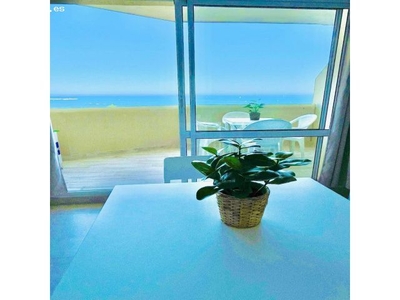 Se alquila del 1/11/2024 - 31/03/2025 precioso apartamento frontal al mar en 2ª linea de playa en Be