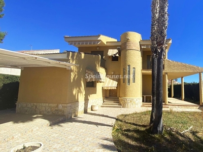 Villa en venta en Campoamor, Orihuela