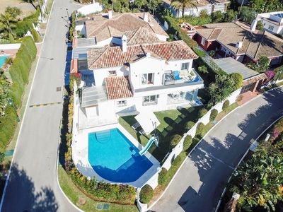 Villa en venta en Los Monteros, Marbella