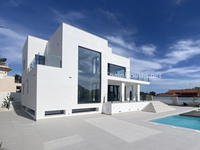 Villa en venta en Playa de los Locos, Torrevieja