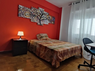 Alquiler de habitaciones en apartamento de 5 habitaciones en Casco Histórico