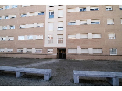 Apartamento con plaza de garaje y patio de 30 metros en Cerro Gordo.