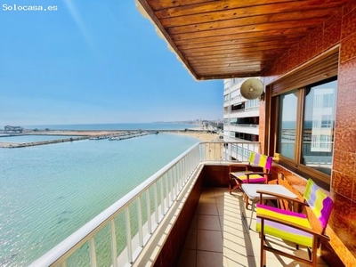 APARTAMENTO REFORMADO CON VISTAS FRONTALES AL MAR Y PISCINA