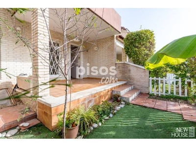 Casa adosada en venta en Calle de la Dorada