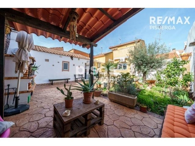 Casa adosada en venta en Calle del Bierzo, 20