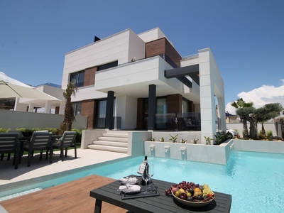 Chalet en venta en La Torreta, Torrevieja, Alicante