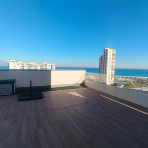 Alquiler de ático en avenida Costa Blanca de 3 habitaciones con terraza y piscina