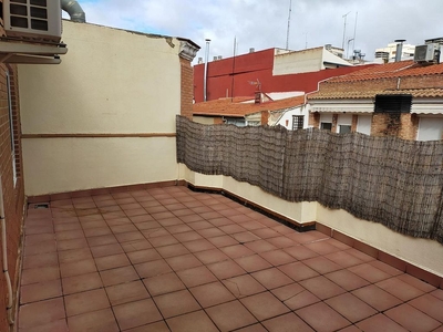 Alquiler de ático en Carretas - Huerta de Marzo - La Pajarita de 2 habitaciones con terraza y muebles