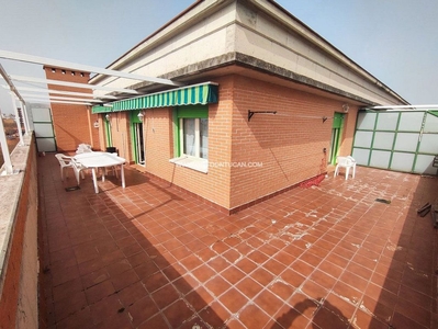 Alquiler de ático en El Pilar - La Estación de 2 habitaciones con terraza y piscina