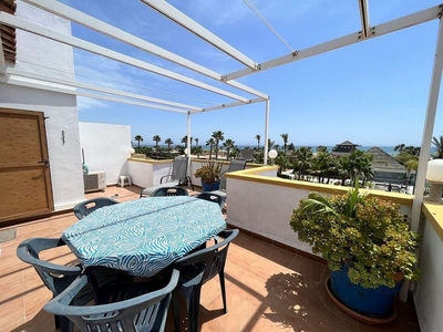 Alquiler de ático en El Playazo de 2 habitaciones con terraza y piscina