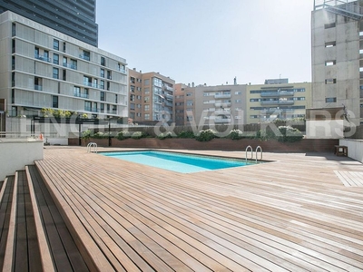 Alquiler de dúplex en El Poblenou de 2 habitaciones con terraza y piscina