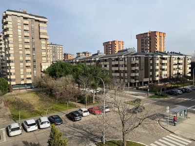 Alquiler de piso en calle Barbecho de 3 habitaciones con terraza y garaje