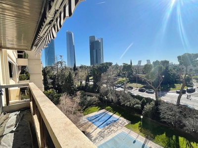 Alquiler de piso en calle De Julio Palacios de 3 habitaciones con terraza y piscina