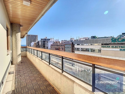 Alquiler de piso en Centro - Alicante de 3 habitaciones con terraza y garaje