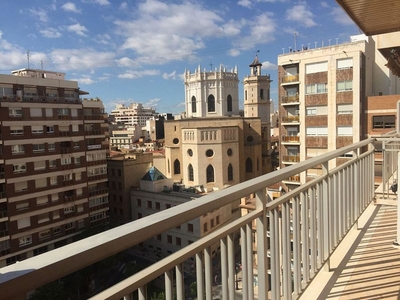 Alquiler de piso en Centro - Castellón de la Plana de 4 habitaciones con muebles y balcón