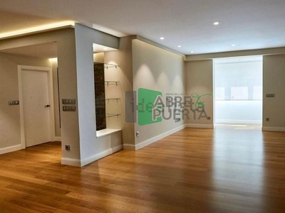 Alquiler de piso en Centro - Ourense de 3 habitaciones con garaje y calefacción