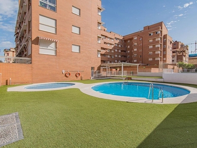Alquiler de piso en Cerrillo de Maracena - Periodistas de 3 habitaciones con terraza y piscina
