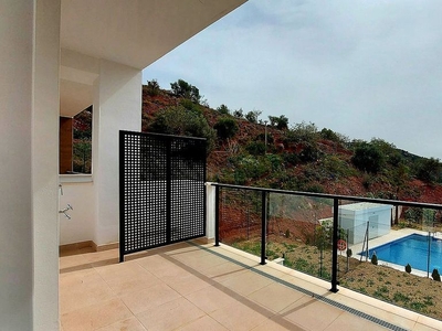 Alquiler de piso en El Candado - El Palo de 2 habitaciones con terraza y piscina