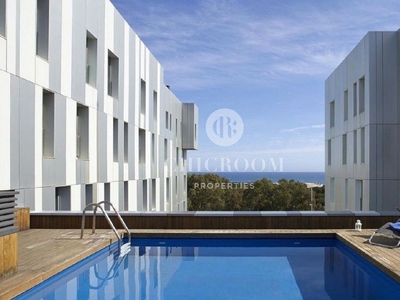 Alquiler de piso en El Poblenou de 3 habitaciones con terraza y piscina