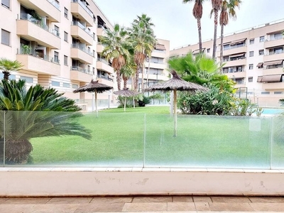 Alquiler de piso en Huerta de la Reina - Trassierra de 2 habitaciones con terraza y piscina