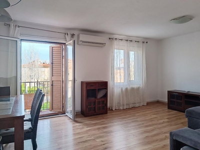 Alquiler de piso en Part Alta de 2 habitaciones con terraza y muebles