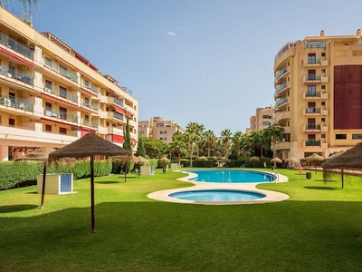 Alquiler de piso en Poniente-Faro de 2 habitaciones con terraza y piscina