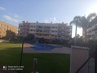 Alquiler de piso en Prat de Cunit de 4 habitaciones con terraza y piscina