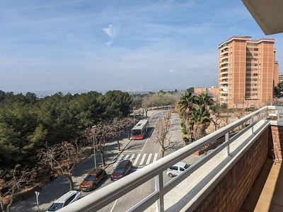 Alquiler de piso en Sant Pere i Sant Pau de 4 habitaciones con terraza y garaje