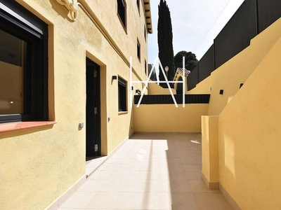 Alquiler de dúplex en Sarrià de 3 habitaciones con terraza y muebles
