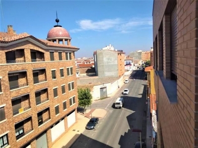 Alquiler de piso en Villarrobledo de 3 habitaciones con terraza y garaje