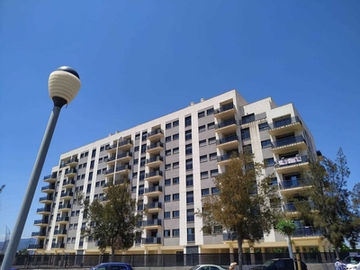 Apartamento en alquiler en avenida Generalitat de 2 habitaciones con terraza y piscina
