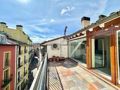 Ático en alquiler en calle Del Carmen de 1 habitación con terraza y muebles