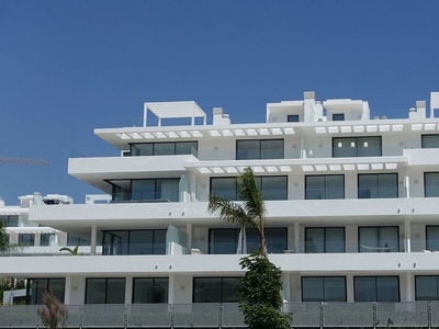 Ático en alquiler en calle Del Granate de 3 habitaciones con terraza y piscina