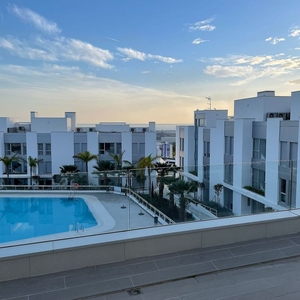 Ático en alquiler en calle Le Mirage Estepona de 3 habitaciones con terraza y piscina