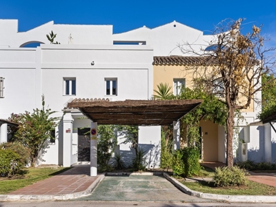 Casa adosada en venta en La Quinta, Benahavís