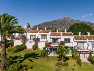 Casa adosada en venta en Nueva Andalucía, Marbella