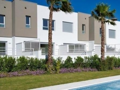 Casa adosada en venta en Playa Bahía Dorada, Estepona