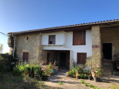 Casa con terreno en Valdáliga