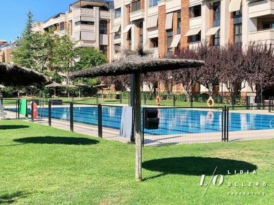 Dúplex en alquiler en Zona Monte El Pilar de 4 habitaciones con terraza y piscina