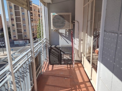 Piso en alquiler en avenida De Cadiz de 2 habitaciones con terraza y muebles
