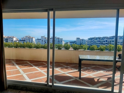 Piso en alquiler en calle Antonio El Bailarín de 4 habitaciones con terraza y piscina